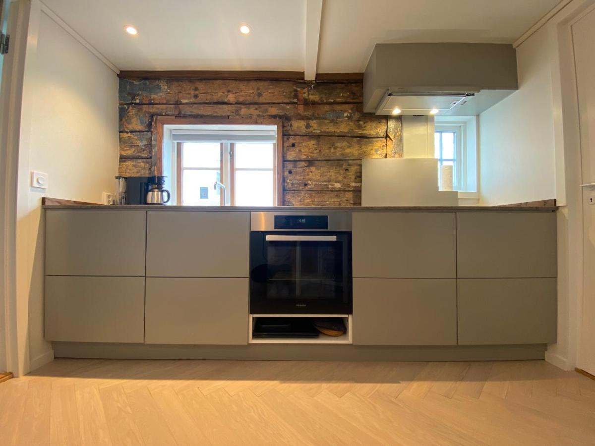 Entire Renovated Apartment From 1780 With Kitchen, Bath, Bedroom, And Living Room In Skuteviken ベルゲン エクステリア 写真