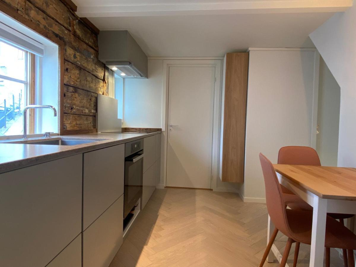Entire Renovated Apartment From 1780 With Kitchen, Bath, Bedroom, And Living Room In Skuteviken ベルゲン エクステリア 写真