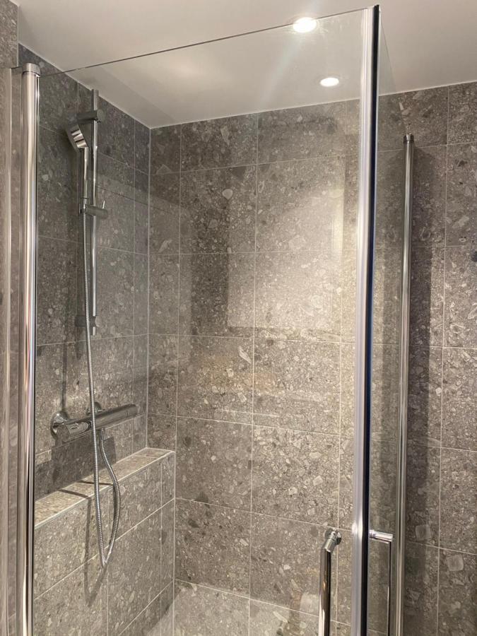 Entire Renovated Apartment From 1780 With Kitchen, Bath, Bedroom, And Living Room In Skuteviken ベルゲン エクステリア 写真