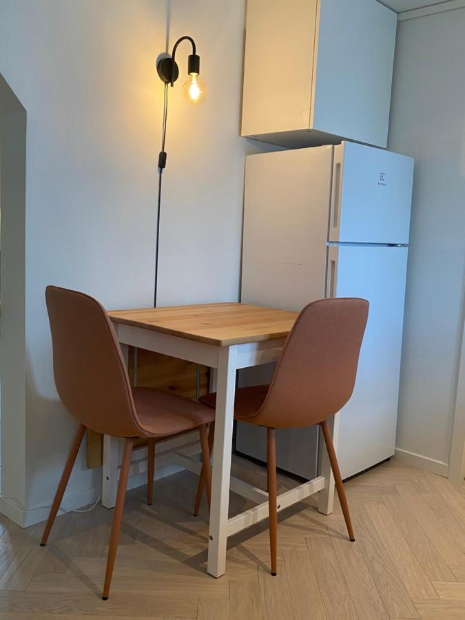 Entire Renovated Apartment From 1780 With Kitchen, Bath, Bedroom, And Living Room In Skuteviken ベルゲン エクステリア 写真