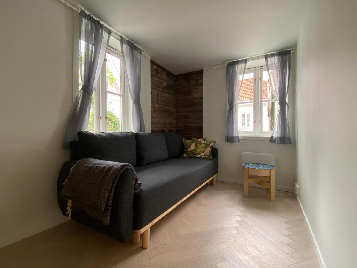 Entire Renovated Apartment From 1780 With Kitchen, Bath, Bedroom, And Living Room In Skuteviken ベルゲン エクステリア 写真