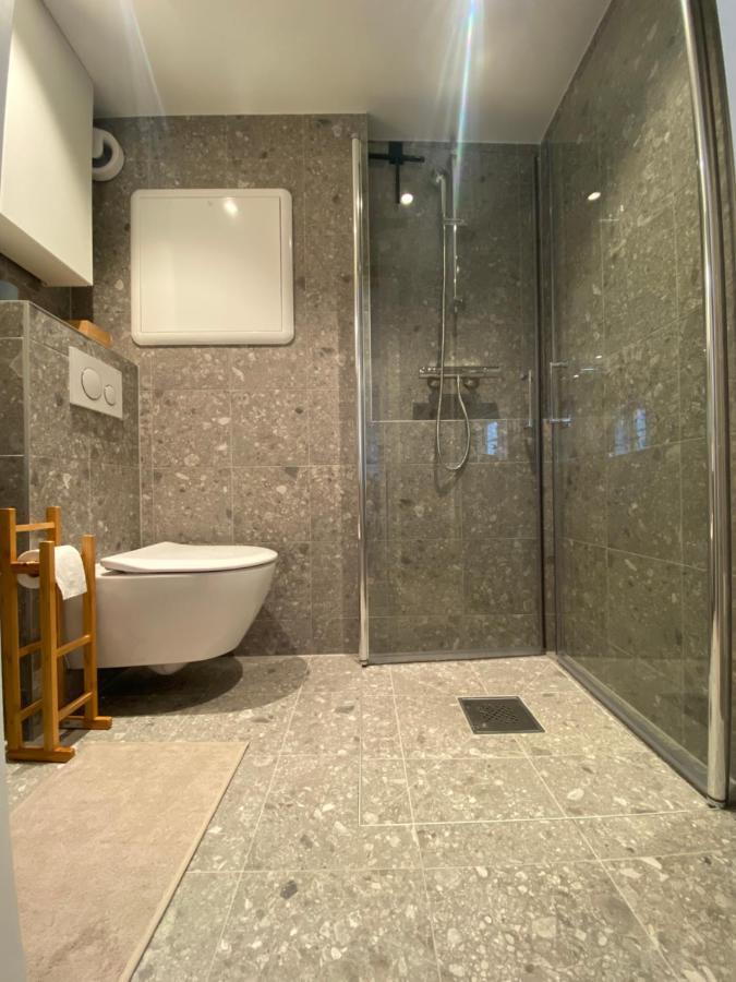 Entire Renovated Apartment From 1780 With Kitchen, Bath, Bedroom, And Living Room In Skuteviken ベルゲン エクステリア 写真