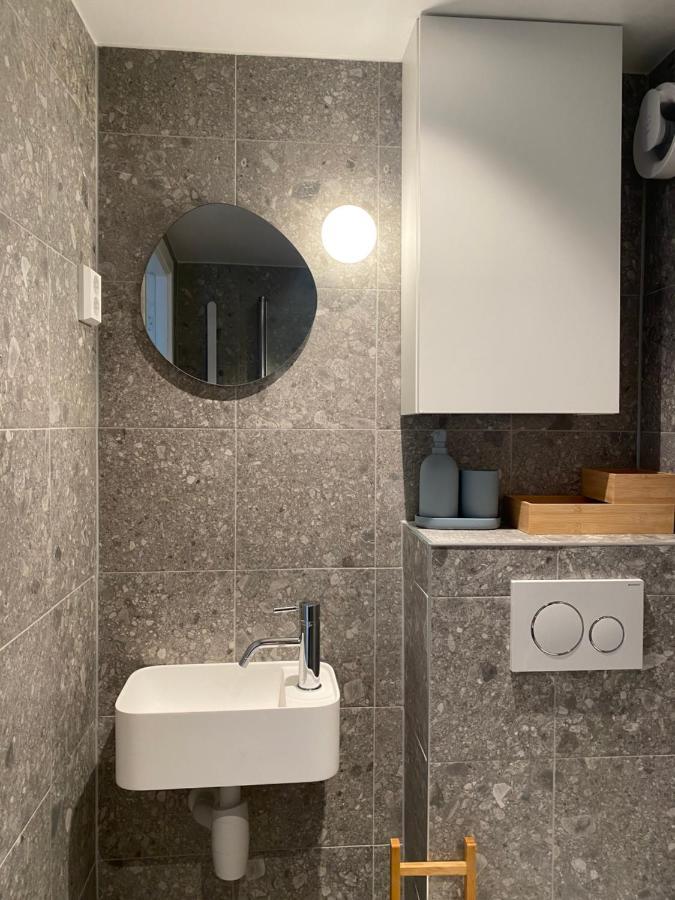 Entire Renovated Apartment From 1780 With Kitchen, Bath, Bedroom, And Living Room In Skuteviken ベルゲン エクステリア 写真