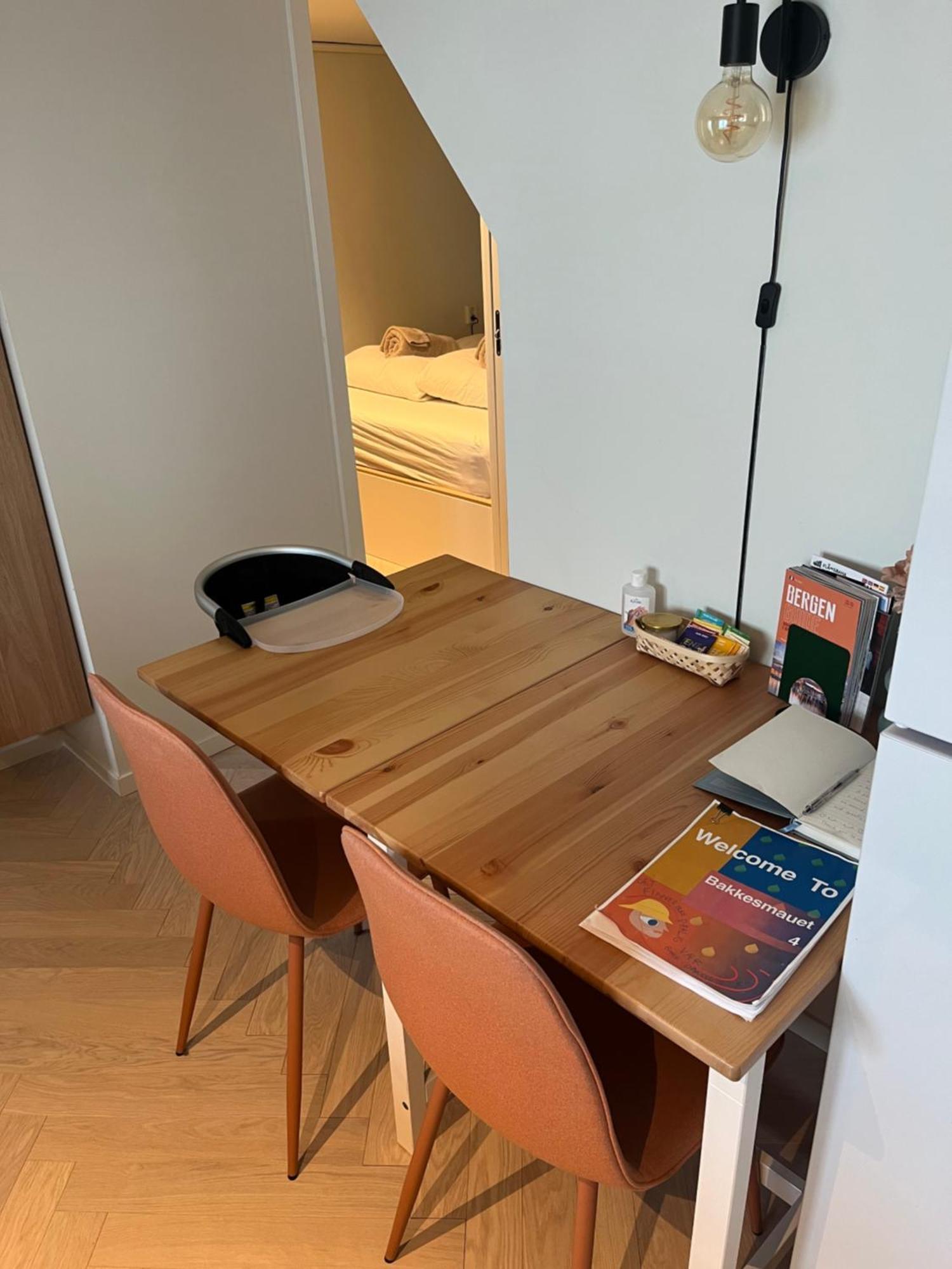 Entire Renovated Apartment From 1780 With Kitchen, Bath, Bedroom, And Living Room In Skuteviken ベルゲン エクステリア 写真